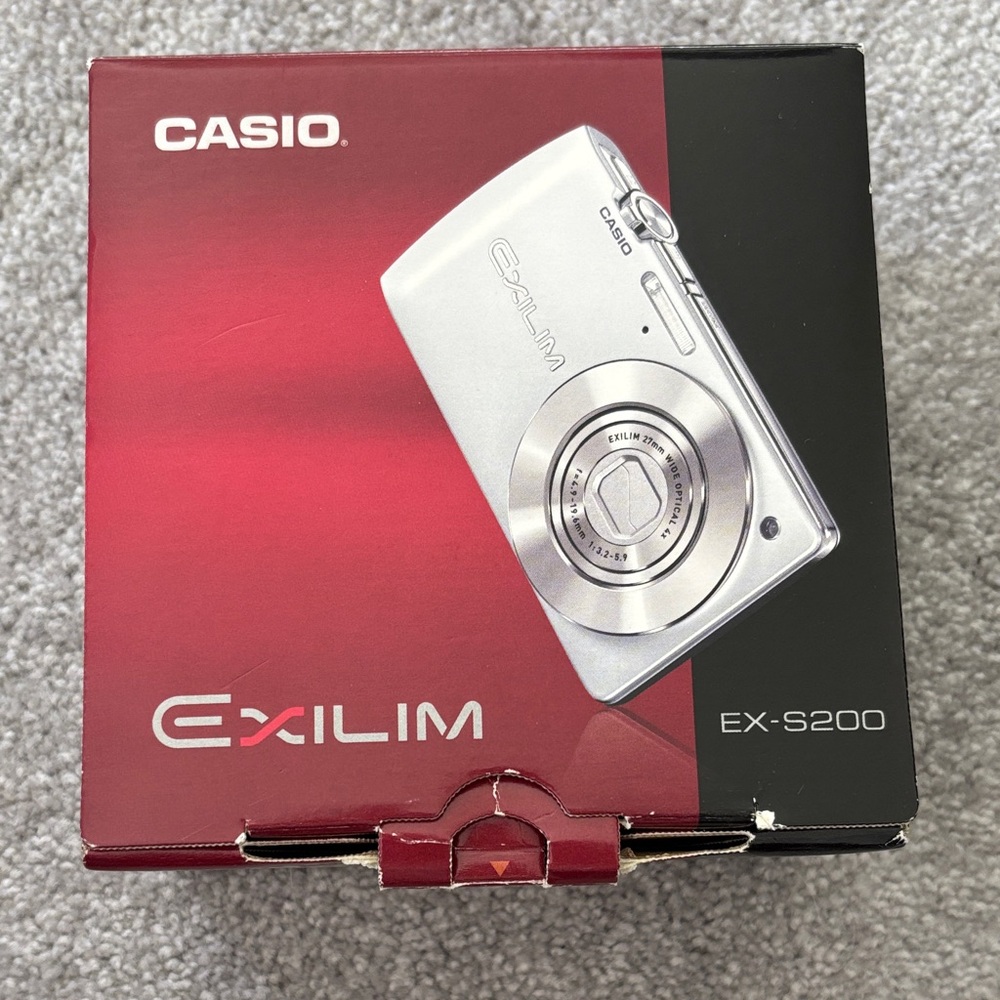 Casio Exilim EX-S200 digital camera